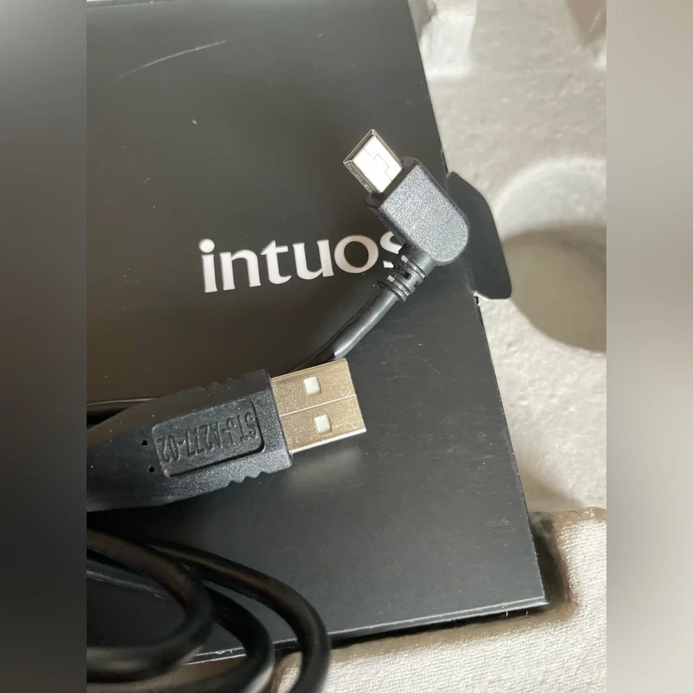 Intuos 4 Wacom Tablet Artist Drawing Pad & Pen in Orig Box - Black - Small Size